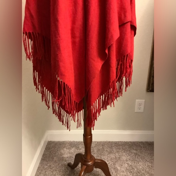 V one size fits all red sweater - Picture 3 of 6